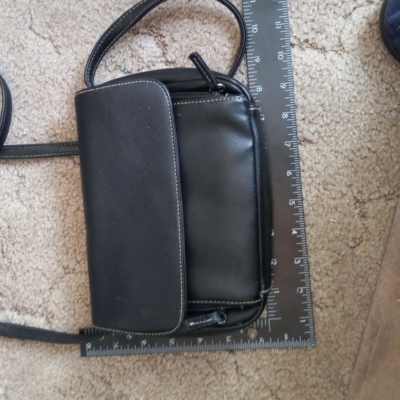 Small leather shoulder purse many compartments. Black leather faux leather trim. - Picture 8 of 8